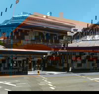 The Lion Hotel - Accommodation Daintree