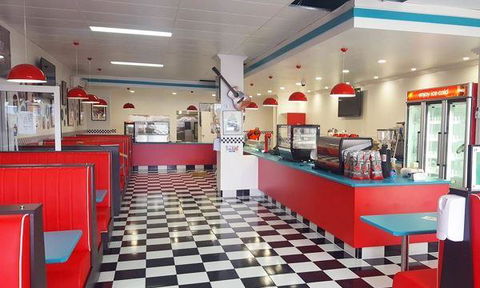 RJ's Rock N Roll Diner - Accommodation Daintree 8
