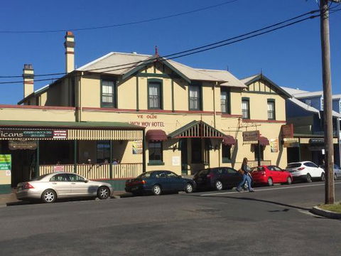 The Old Pub–Woy Woy Hotel - Accommodation Daintree 5