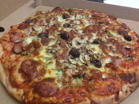 Eat-a-Pizza - Accommodation Daintree 0