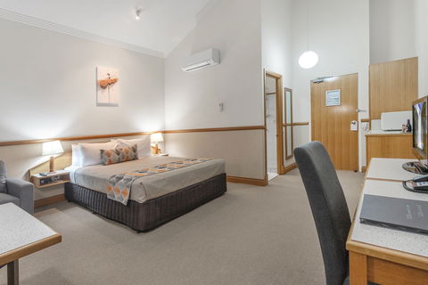 The Airport International Motel - Accommodation Daintree 4