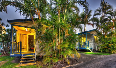 Alex Beach Cabins & Tourist Park - Accommodation Daintree 0