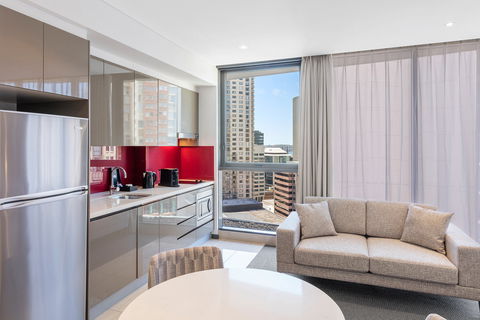 Meriton Suites Campbell Street - Accommodation Daintree 4