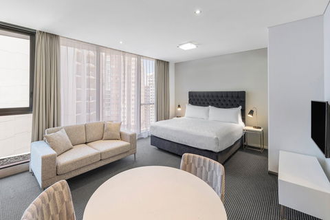 Meriton Suites Campbell Street - Accommodation Daintree 5