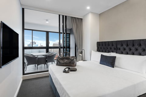 Meriton Suites Kent Street - Accommodation Daintree 12