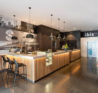 Hotel Ibis World Square - Accommodation Daintree