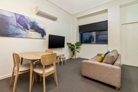 Terminus Apartment Hotel, Ascend Coll - Accommodation Daintree 2