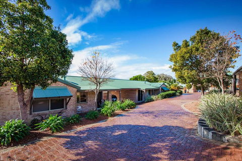 Quality Suites Banksia Gardens - Accommodation Daintree 1