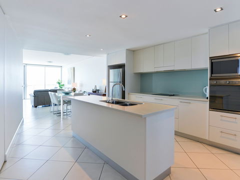 Grand Mercure Apartments Bargara - Accommodation Daintree 4
