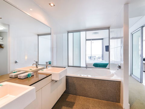 Grand Mercure Apartments Bargara - Accommodation Daintree 6