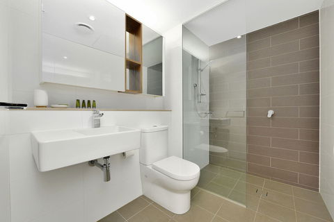Astra Apartments MacQuarie Park - Accommodation Daintree 1