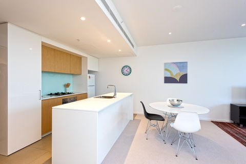 Astra Apartments MacQuarie Park - Accommodation Daintree 2