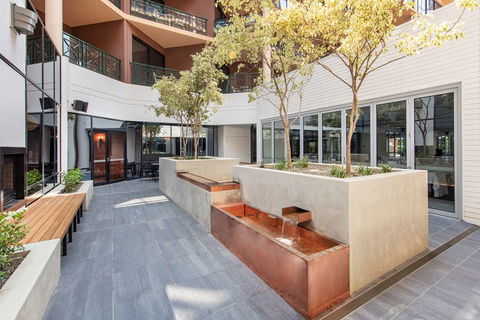 Amora Hotel Riverwalk Melbourne - Accommodation Daintree 2