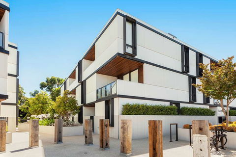 Clayton Serviced Apartments - Accommodation Daintree 0