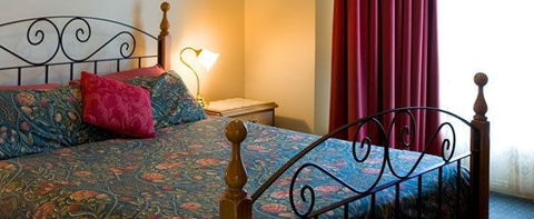 John Pirie Motor Inn - Accommodation Daintree 0