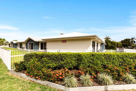 Econo Lodge Beachside - Accommodation Daintree 1