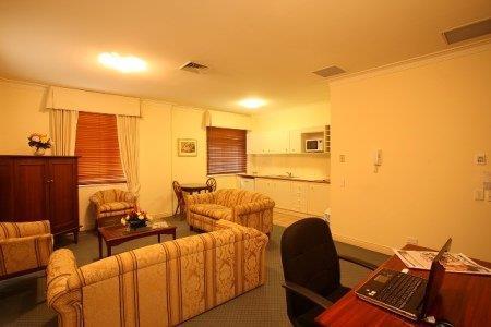 ULTIQA Rothbury Hotel - Accommodation Daintree 5