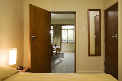 University House - ANU - Accommodation Daintree 19