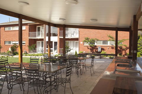 Forrest Hotel & Apartments - Accommodation Daintree 11