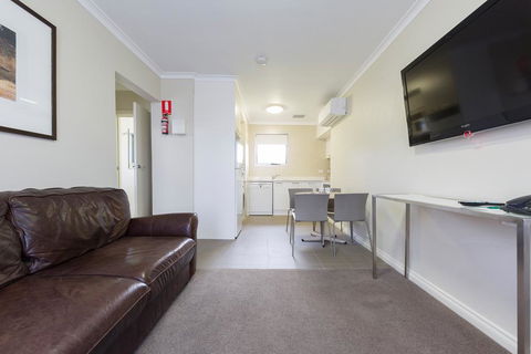 Forrest Hotel & Apartments - Accommodation Daintree 2