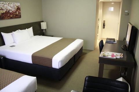 Pavilion On Northbourne - Accommodation Daintree 36