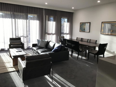 Knightsbridge Canberra - Accommodation Daintree 33