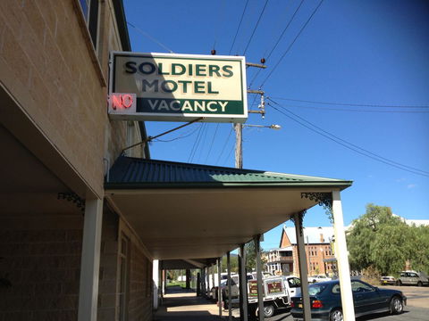 Soldiers Motel - Accommodation Daintree 0