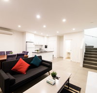 3BR Townhouse Double Garage walk to Lake Ginninderra - Accommodation Daintree