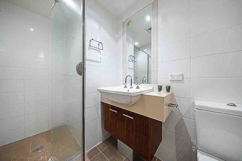 Spacious 1BR Stylish New Acton Apartment +Parking - Accommodation Daintree 17