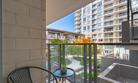 Spacious 1BR Stylish New Acton Apartment +Parking - Accommodation Daintree 6