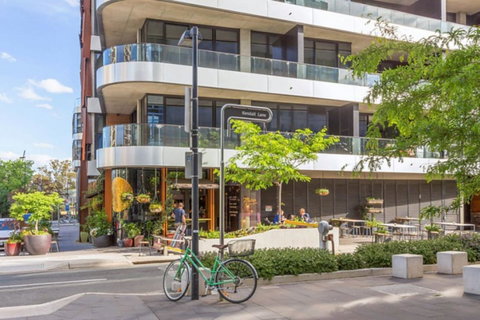 Spacious 1BR Stylish New Acton Apartment +Parking - Accommodation Daintree 11