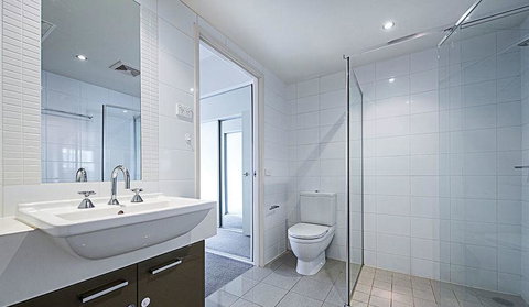 Spacious 1BR Stylish New Acton Apartment +Parking - Accommodation Daintree 3