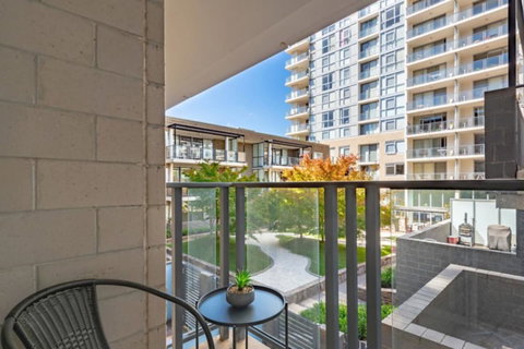 Spacious 1BR Stylish New Acton Apartment +Parking - Accommodation Daintree 23