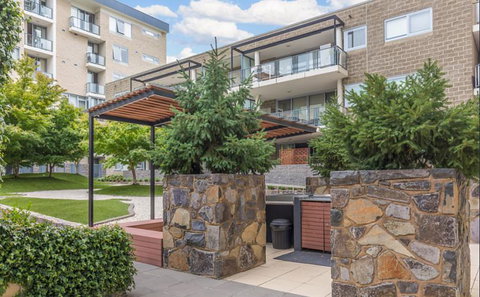 Spacious 1BR Stylish New Acton Apartment +Parking - Accommodation Daintree 1