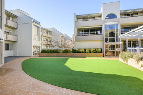Accommodate Canberra - The Summit - Accommodation Daintree 4