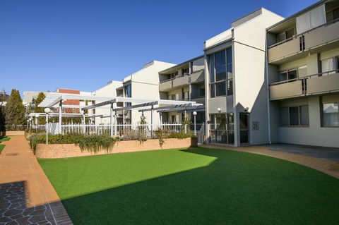 Accommodate Canberra - The Summit - Accommodation Daintree 3