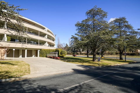 Accommodate Canberra - The Summit - Accommodation Daintree 1
