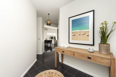 Mollymook Beachfront Penthouse 9 - Accommodation Daintree 7