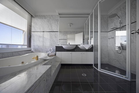 BreakFree Capital Tower Apartments - Accommodation Daintree 36