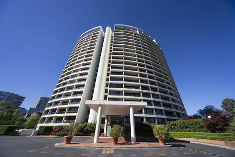 BreakFree Capital Tower Apartments - Accommodation Daintree 0