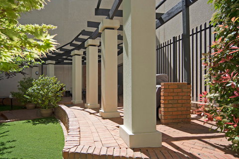 BreakFree Capital Tower Apartments - Accommodation Daintree 9