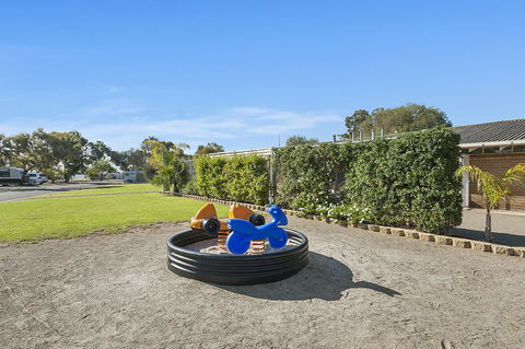 Port Broughton Tourist Park - Accommodation Daintree 6