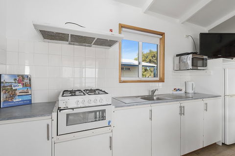 Port Broughton Tourist Park - Accommodation Daintree 34