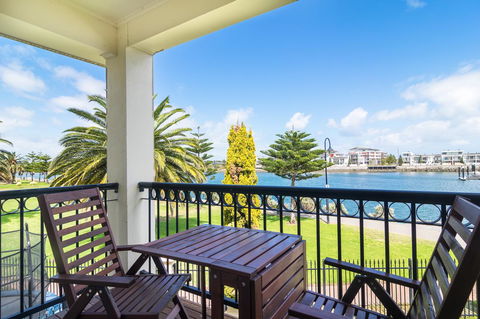 Port Adelaide Harbourside House - Accommodation Daintree 7