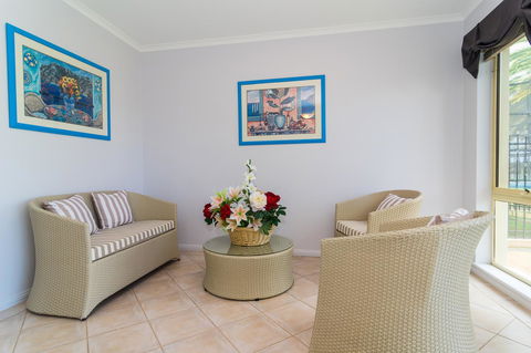 Port Adelaide Harbourside House - Accommodation Daintree 4
