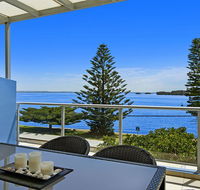 Lakeside Waterfront Apartment 18 The Entrance - Accommodation Daintree