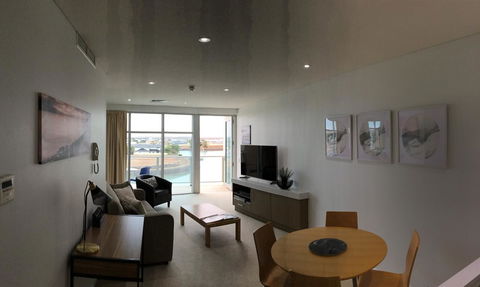 Wallaroo Marina Waterfront Luxe Apartment - Accommodation Daintree 1