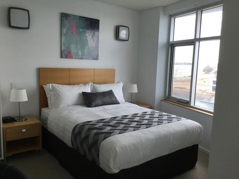 Wallaroo Marina Waterfront Luxe Apartment - Accommodation Daintree 14