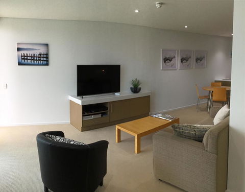 Wallaroo Marina Waterfront Luxe Apartment - Accommodation Daintree 6