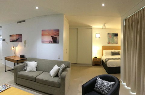 Wallaroo Marina Waterfront Luxe Apartment - Accommodation Daintree 8